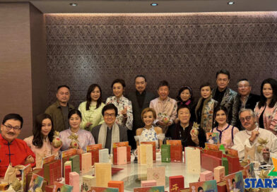 葉子楣和接近三十位好友進行新春聚餐