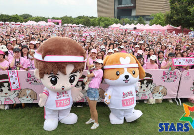 「教姐」、愛寵Amber參加《Anson Lo Charity Pet Walk》 近四千神徒齊創造世界紀錄