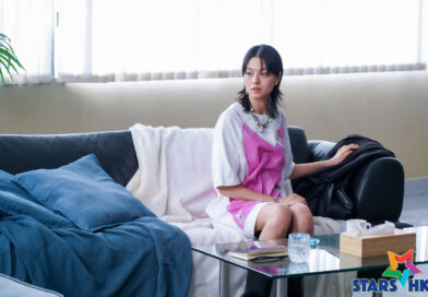 Amy Lo盧慧敏新歌《白牆》MV還原日常 換足10個造型 跪地高歌情感爆發