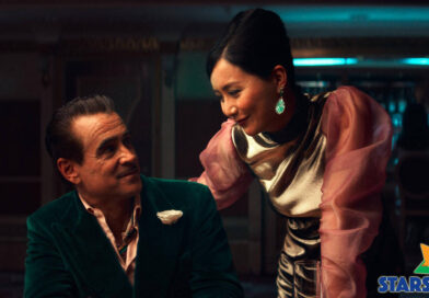 陳法拉 金球影帝哥連法奴新片 《The Ballad of a Small Player》 劇照首曝光  2人四目雙投互鬥「戲」