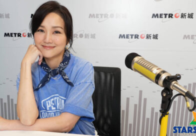 謝安琪接受新城《得閒high tea》主持JY深情訪問  盡訴迎接50的迷茫  金曲《囍帖街》獲百多個獎座 每次唱都百感交集