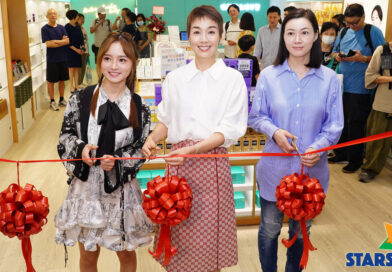 江美儀向馬鞍山街坊豪派禮 《女神配對》Yuki 靠瞓保靚樣「母女檔」孖住剪綵