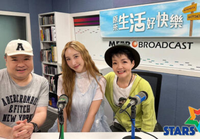 許靖韻無懼「黑雨」如期現身新城廣播受訪  風雨？「Just Don’t Care」  獲《原來生活好快樂》程凱欣 麥卓華大讚敬業