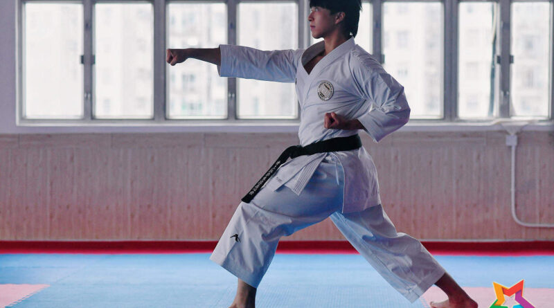 「半職」獵人吳業坤打出新歌《感激的直拳》 各運動員客串出演打造最熱血MV