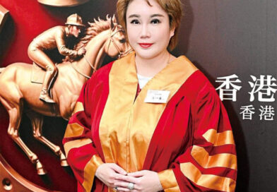 女馬神朱一朱2025年獲「奥巴利華大學」頒發榮譽博士