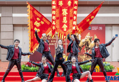 馬年吉星拱照沙田馬場 年初三「馬年賽馬日」盛大新春匯演圓滿舉行 樂壇天后陳慧琳勁歌熱舞馬力全開