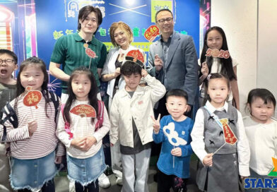 寧亮慈善基金會辦兒童劇包場 與基層家庭迎新歲 邱芷微陳志忠獲委任慈善大使