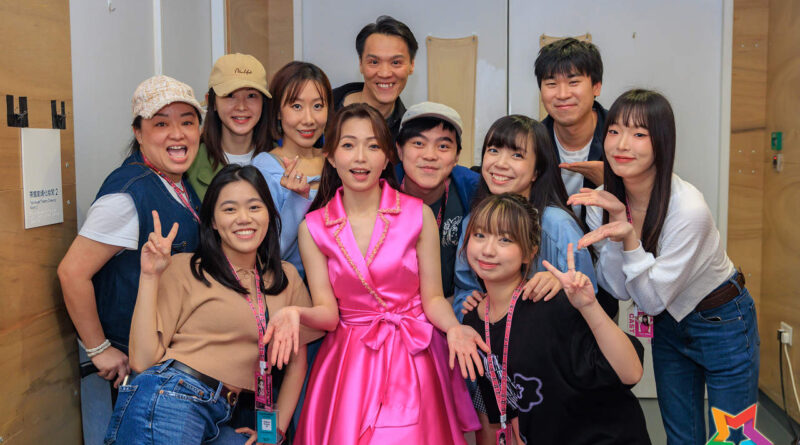 戴祖儀、海兒、阿妹@Lolly Talk 及 Carina@VIVA 主演的獨腳音樂劇《Nancy戀噏Show》，連日於西九文化區戲曲中心茶館劇場上演，口碑熱爆、反應熱烈，場場滿座，終極再加開四場