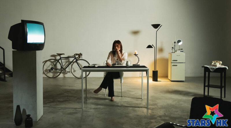 Janees黃洛妍全新單曲《槍與玫瑰》 不想辜負團隊發高燒頂硬上拍MV 為弱勢獻聲收起霸氣： 大家唔好俾我個樣呃咗